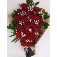 Bouquet of red roses and baby flowers