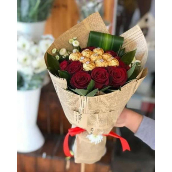 Bouquet of red roses and choclate