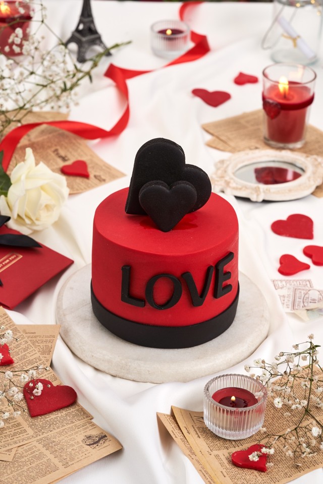 Small Love Chocolate Cake